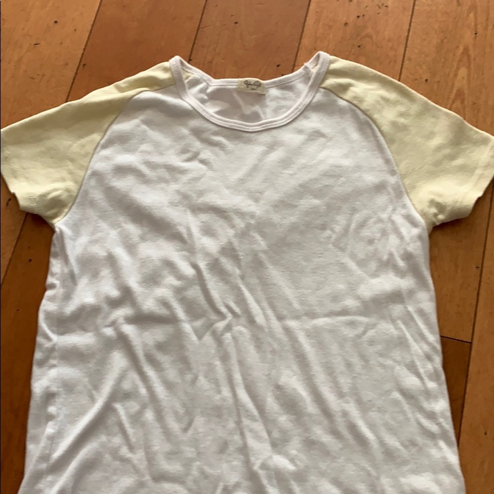 Brandy Melville  t shirt
